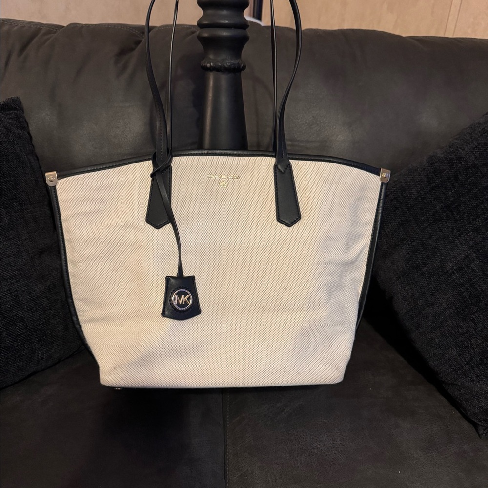 Michael Kors Elegant Black and Cream Tote
